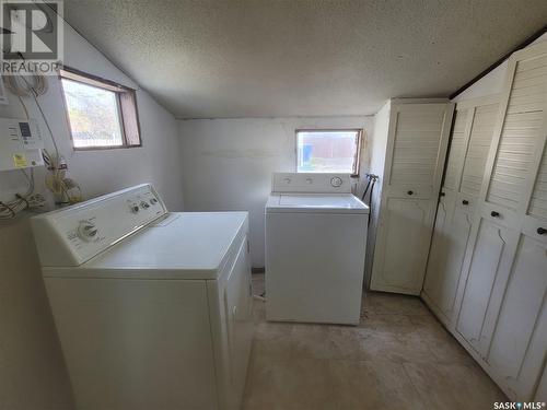 31 Charles Crescent, Regina, SK - Indoor Photo Showing Laundry Room