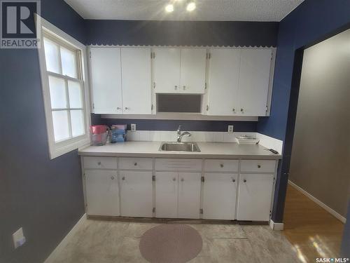 31 Charles Crescent, Regina, SK - Indoor Photo Showing Kitchen