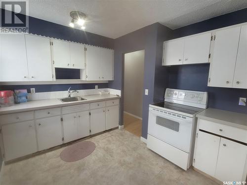 31 Charles Crescent, Regina, SK - Indoor Photo Showing Kitchen