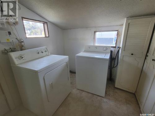 31 Charles Crescent, Regina, SK - Indoor Photo Showing Laundry Room