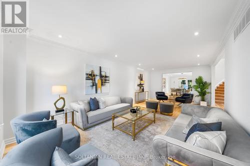 31 Cheval Drive, Toronto, ON - Indoor Photo Showing Living Room