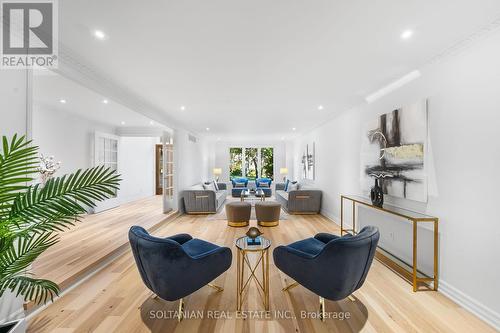 31 Cheval Drive, Toronto, ON - Indoor Photo Showing Living Room