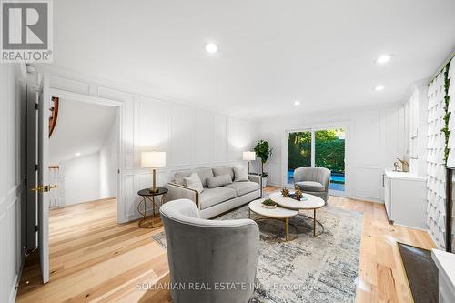 31 Cheval Drive, Toronto, ON - Indoor Photo Showing Living Room