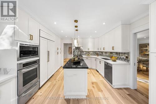 31 Cheval Drive, Toronto, ON - Indoor Photo Showing Kitchen With Double Sink With Upgraded Kitchen