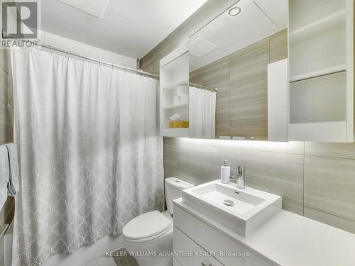 302 - 32 Trolley Crescent, Toronto, ON - Indoor Photo Showing Bathroom