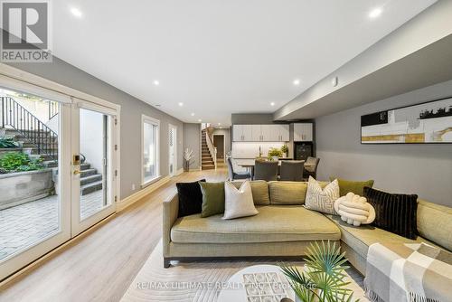 5 - 578 Spadina Avenue, Toronto, ON - Indoor Photo Showing Living Room