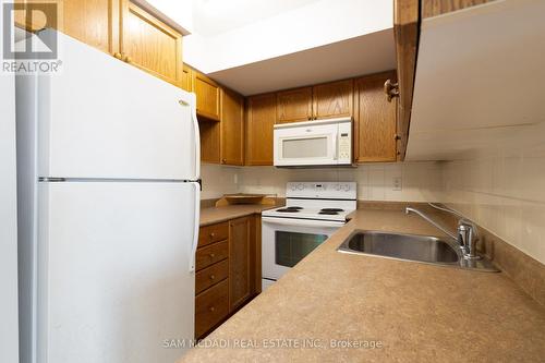 3209 - 18 Yonge Street, Toronto, ON - Indoor Photo Showing Kitchen