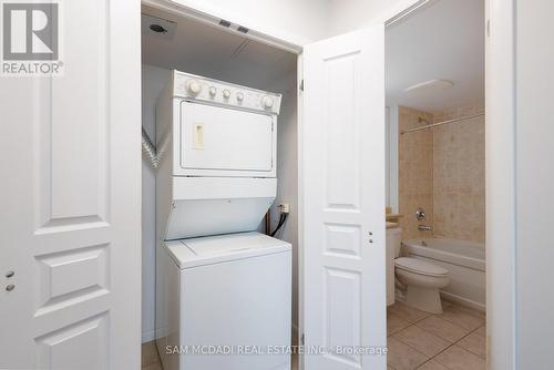 3209 - 18 Yonge Street, Toronto, ON - Indoor Photo Showing Laundry Room