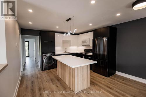 1426 Birchcliffe Court, Oshawa, ON - Indoor Photo Showing Kitchen With Upgraded Kitchen