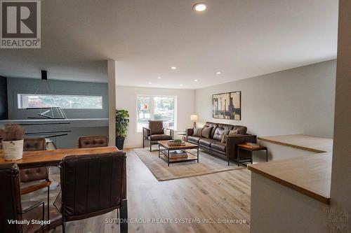 1426 Birchcliffe Court, Oshawa, ON - Indoor Photo Showing Living Room