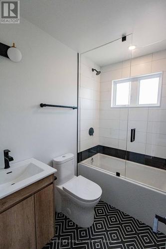 1426 Birchcliffe Court, Oshawa, ON - Indoor Photo Showing Bathroom