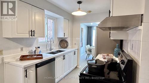 65 Fort Dearborn Drive, Toronto, ON - Indoor Photo Showing Kitchen With Double Sink With Upgraded Kitchen