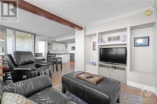 530 Laurier Avenue Unit#1510, Ottawa, ON - Indoor Photo Showing Living Room