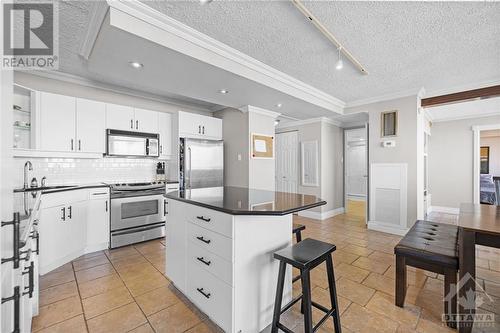 530 Laurier Avenue Unit#1510, Ottawa, ON - Indoor Photo Showing Kitchen