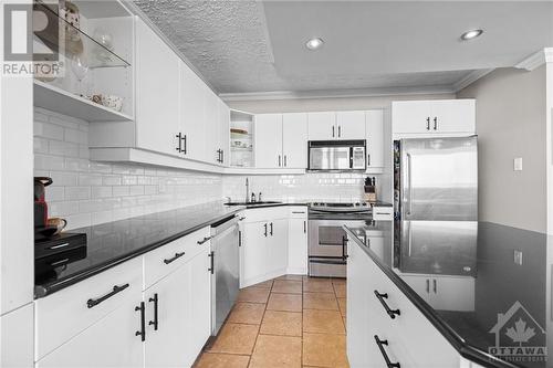 530 Laurier Avenue Unit#1510, Ottawa, ON - Indoor Photo Showing Kitchen With Upgraded Kitchen