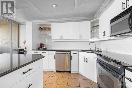 530 Laurier Avenue Unit#1510, Ottawa, ON - Indoor Photo Showing Kitchen