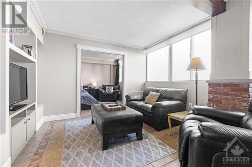 530 Laurier Avenue Unit#1510, Ottawa, ON - Indoor Photo Showing Living Room