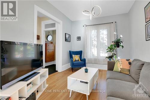 96 Lees Avenue, Ottawa, ON - Indoor Photo Showing Living Room