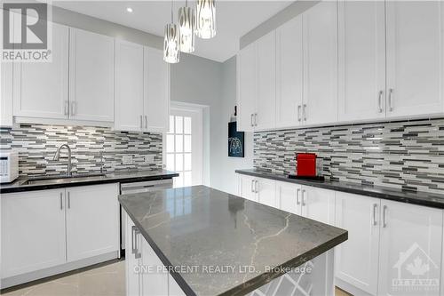 96 Lees Avenue, Ottawa, ON - Indoor Photo Showing Kitchen With Upgraded Kitchen