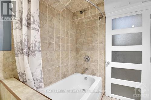 96 Lees Avenue, Ottawa, ON - Indoor Photo Showing Bathroom