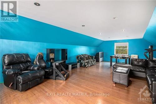 1991 Finch-Winchester Boundary Road, North Stormont, ON - Indoor Photo Showing Living Room