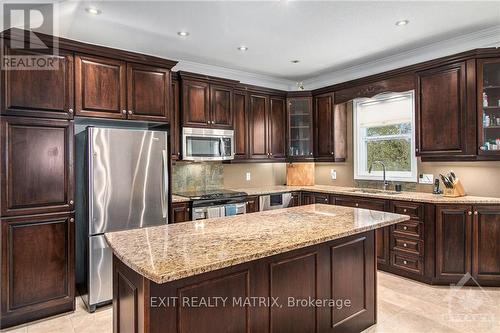 1991 Finch-Winchester Boundary Road, North Stormont, ON - Indoor Photo Showing Kitchen