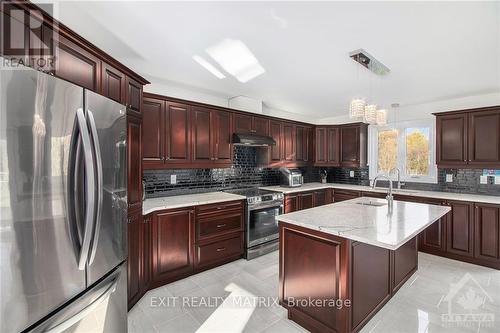 1991 Finch-Winchester Boundary Road, North Stormont, ON - Indoor Photo Showing Kitchen With Double Sink With Upgraded Kitchen