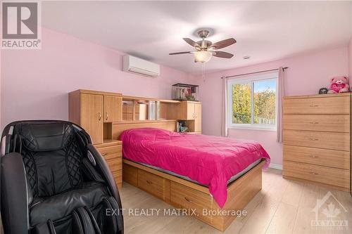 1991 Finch-Winchester Boundary Road, North Stormont, ON - Indoor Photo Showing Bedroom