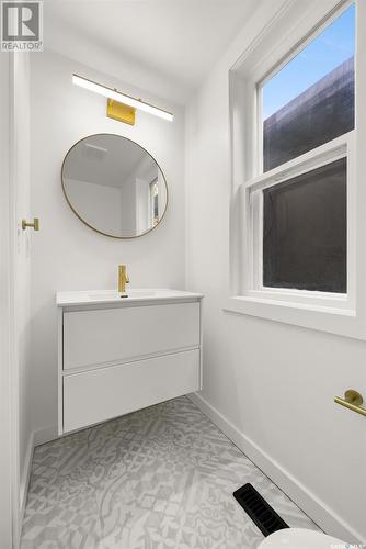 2160 Argyle Street, Regina, SK - Indoor Photo Showing Bathroom