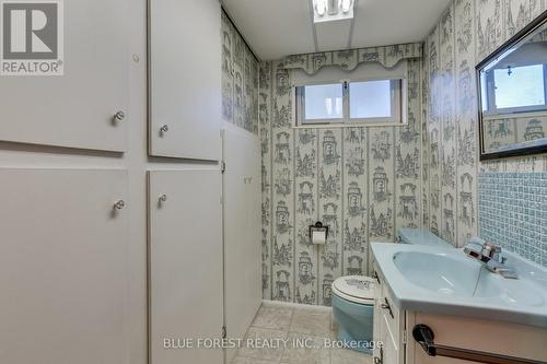 2 Wadsworth Street, London, ON - Indoor Photo Showing Bathroom