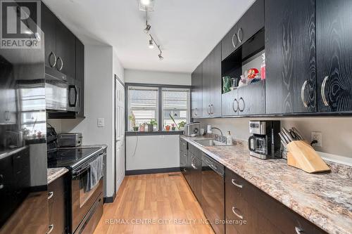 546 Hale Street N, London, ON - Indoor Photo Showing Kitchen