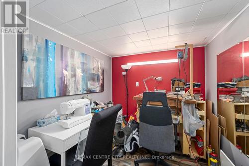 546 Hale Street N, London, ON - Indoor Photo Showing Office