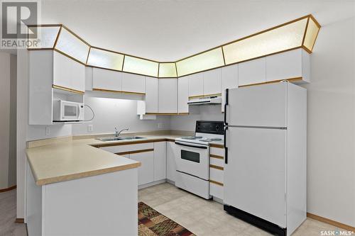 101 214 Ross Avenue, Dalmeny, SK - Indoor Photo Showing Kitchen With Double Sink