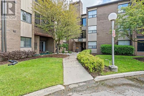 116 - 300 Everglade Crescent, London, ON - Outdoor