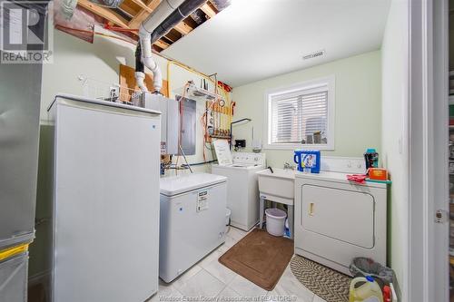 1937 Mark Avenue, Windsor, ON - Indoor Photo Showing Laundry Room