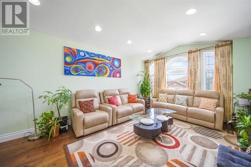 1937 Mark Avenue, Windsor, ON - Indoor Photo Showing Living Room