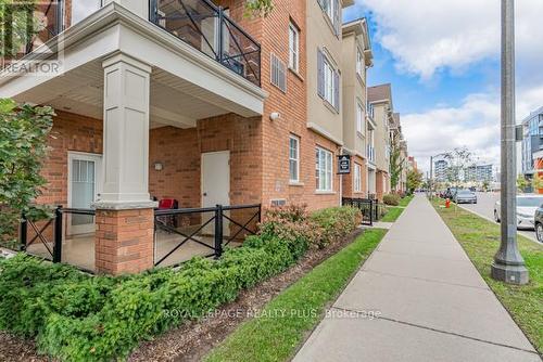 204 - 2338 Taunton Road, Oakville, ON - Outdoor