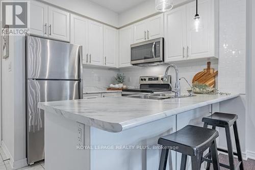 204 - 2338 Taunton Road, Oakville, ON - Indoor Photo Showing Kitchen With Double Sink With Upgraded Kitchen