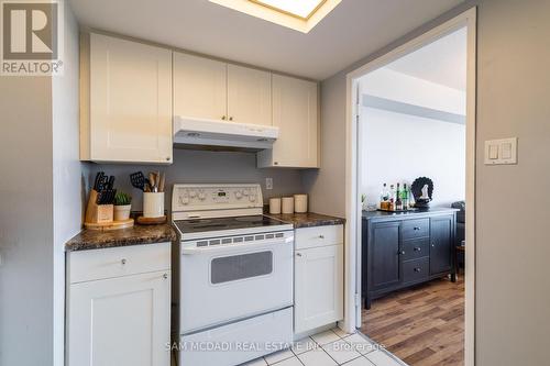 1911 - 4470 Tucana Court, Mississauga, ON - Indoor Photo Showing Kitchen