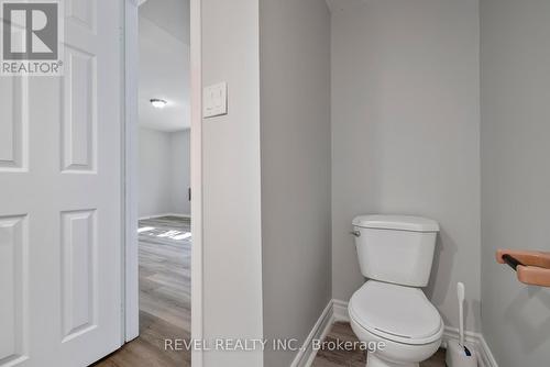 40 Bertram Drive, Hamilton, ON - Indoor Photo Showing Bathroom