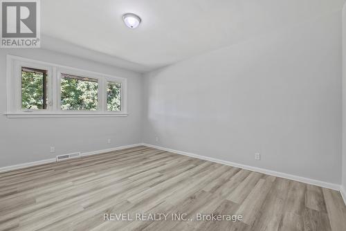 40 Bertram Drive, Hamilton, ON - Indoor Photo Showing Other Room