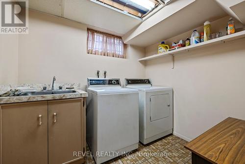 40 Bertram Drive, Hamilton, ON - Indoor Photo Showing Laundry Room