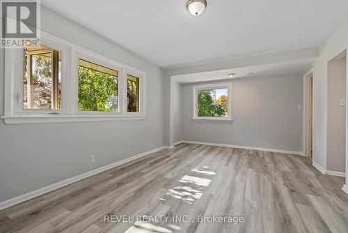 40 Bertram Drive, Hamilton, ON - Indoor Photo Showing Other Room