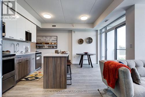 1002 - 49 Walnut Street S, Hamilton, ON - Indoor Photo Showing Kitchen