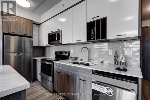 1002 - 49 Walnut Street S, Hamilton, ON - Indoor Photo Showing Kitchen With Stainless Steel Kitchen With Double Sink With Upgraded Kitchen