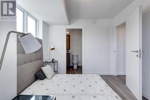 1002 - 49 Walnut Street S, Hamilton, ON - Indoor Photo Showing Bedroom