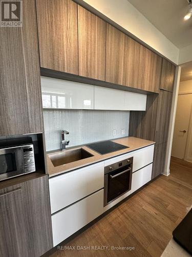 501 - 151 Avenue Road, Toronto, ON - Indoor Photo Showing Kitchen