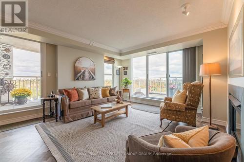 Ph 16 - 18 Concorde Place, Toronto, ON - Indoor Photo Showing Living Room