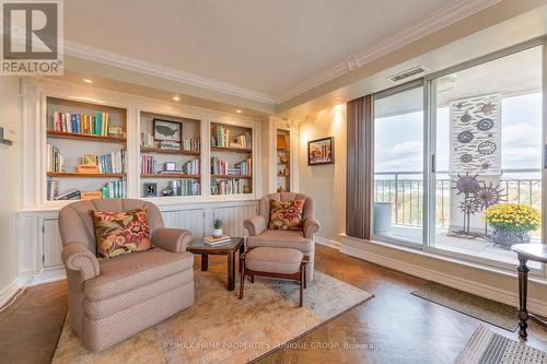 Ph 16 - 18 Concorde Place, Toronto, ON - Indoor Photo Showing Living Room