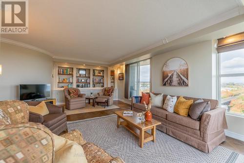 Ph 16 - 18 Concorde Place, Toronto, ON - Indoor Photo Showing Living Room